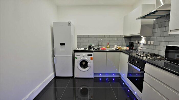 2 Bedroom Flat To Rent In A Kelso Street, LS2