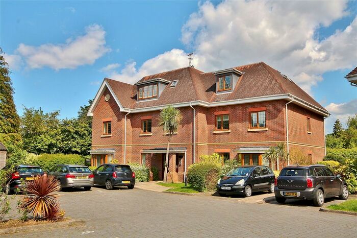2 Bedroom Flat To Rent In Cable House Court, Horsell Rise, Woking, Surrey, GU21
