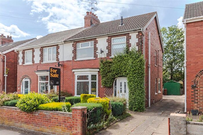 3 Bedroom Semi-Detached House For Sale In Buckingham Avenue, Scunthorpe, DN15