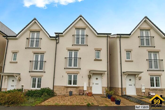 4 Bedroom Semi-detached House For Sale In Charter Road, Devon, EX13