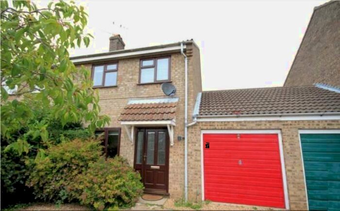 3 Bedroom Semi-Detached House To Rent In Granary Close, Norwich, NR13