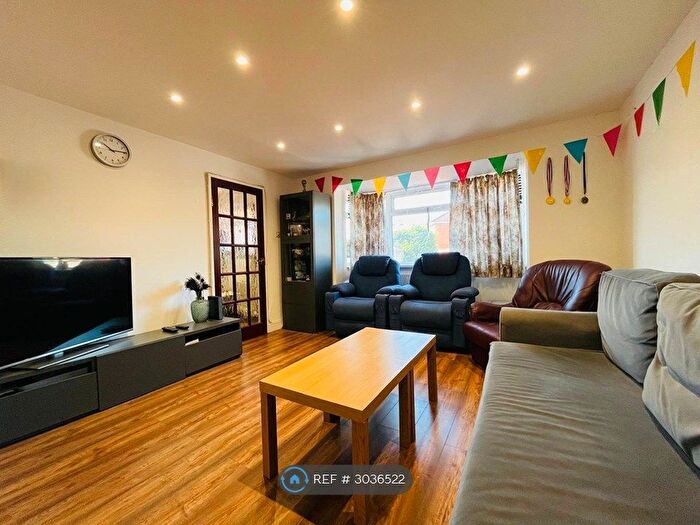3 Bedroom Terraced House To Rent In Curls Road, Maidenhead, SL6