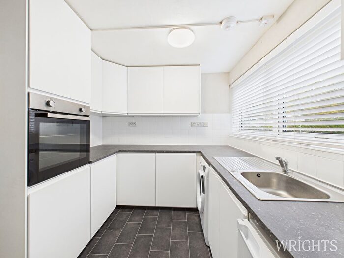 5 Bedroom Detached House To Rent In Roe Green Close, Hatfield, AL10