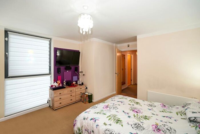 1 Bedroom Apartment For Sale In Bath Road, Slough, SL1