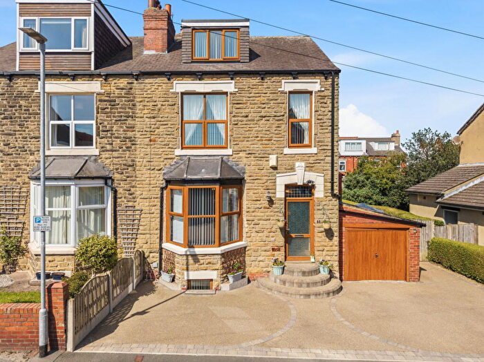 7 Bedroom Semi-Detached House For Sale In The Avenue, Crossgates, Leeds, LS15