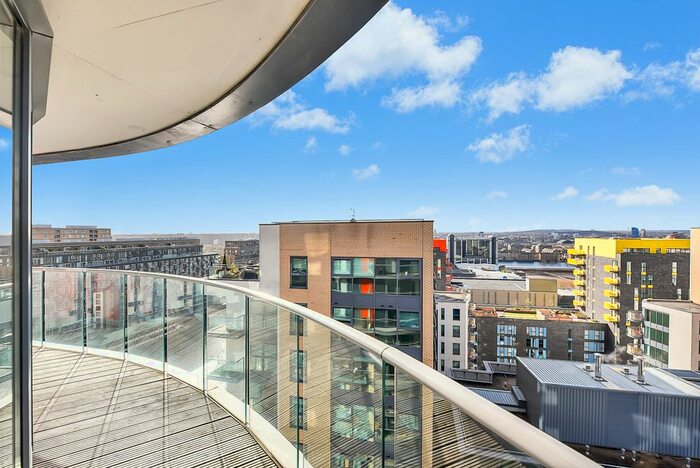 2 Bedroom Flat To Rent In Millharbour, London, E14