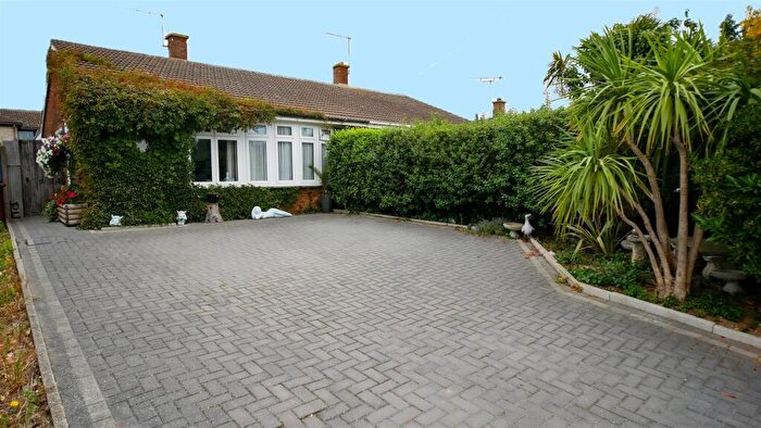 3 Bedroom Semi-Detached Bungalow For Sale In Lapwing Road, Isle Of Grain, ME3