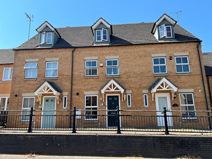 3 Bedroom Town House For Sale In School Lane, Higham Ferrers, NN10