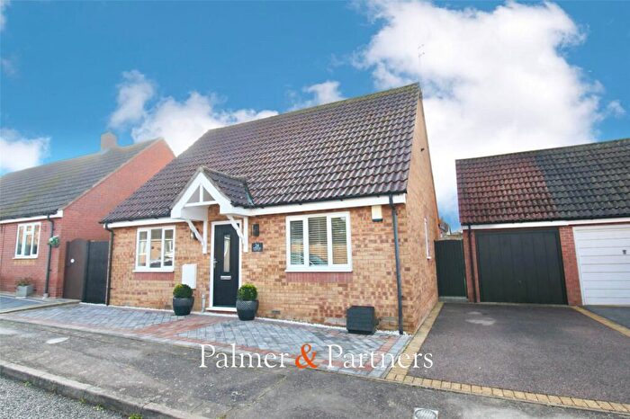 2 Bedroom Bungalow For Sale In Freshwater Lane, Clacton-on-Sea, Essex, CO15
