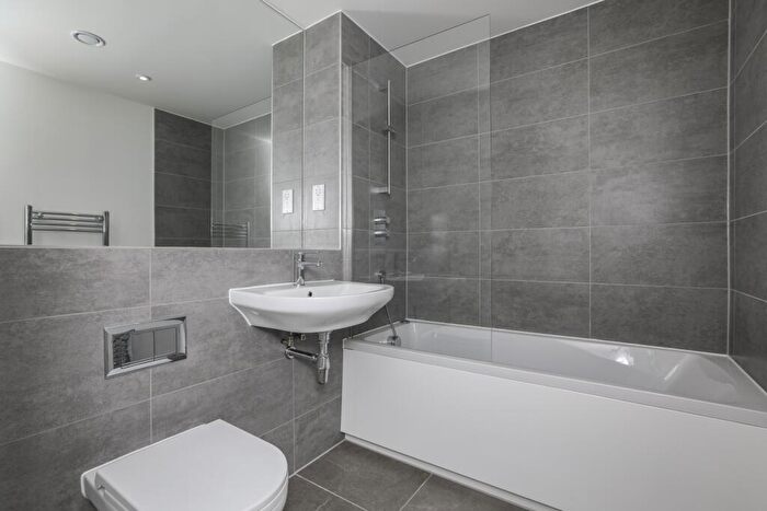 2 Bedroom Flat To Rent In Medway Street, Chatham, ME4