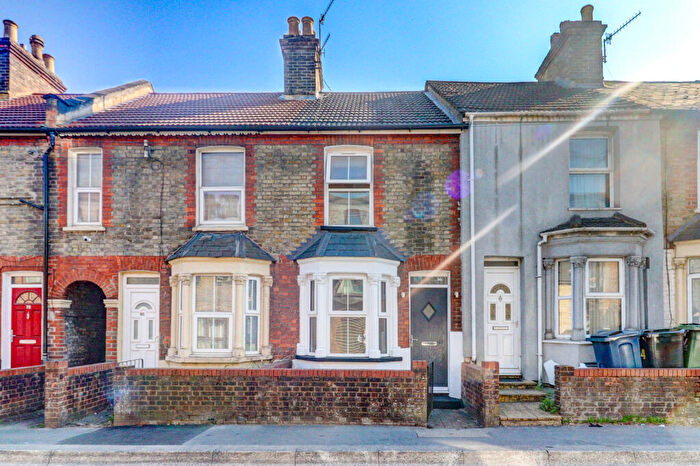 2 Bedroom Terraced House For Sale In Green Street, High Wycombe, Buckinghamshire, HP11