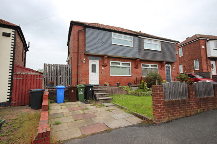 2 Bedroom Semi-Detached House To Rent In Greenside Lane, Droylsden, M43