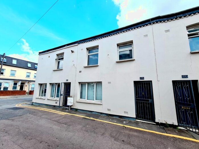 2 Bedroom Detached House To Rent In Colina Mews, London N15