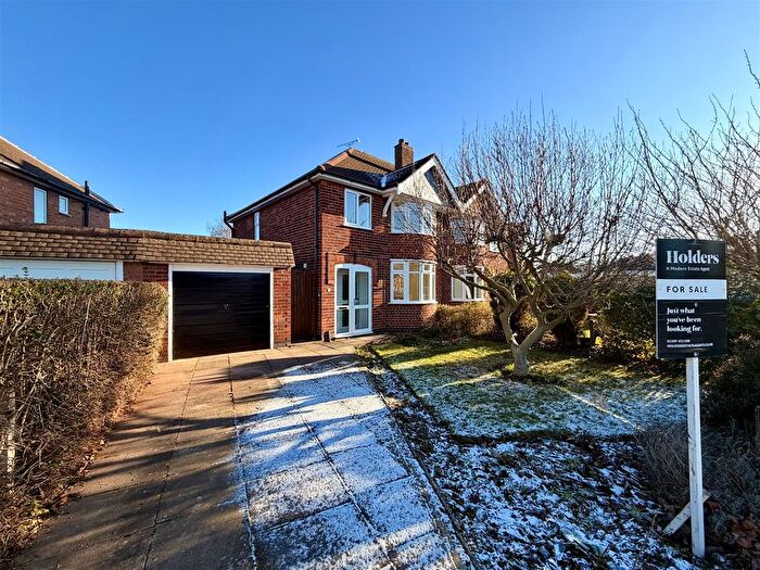 3 Bedroom Semi Detached House For Sale In Queensgate Drive, Birstall, Leicester, LE4