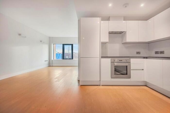 1 Bedroom Flat To Rent In Newbury, Berkshire, RG14