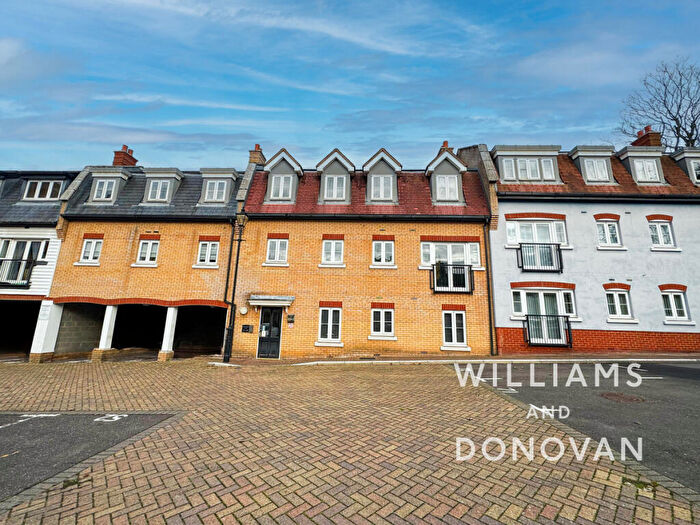 2 Bedroom Flat For Sale In Roche Close, Rochford, SS4