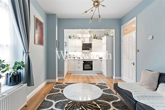 2 Bedroom Flat For Sale In Pennington Drive, London, N21