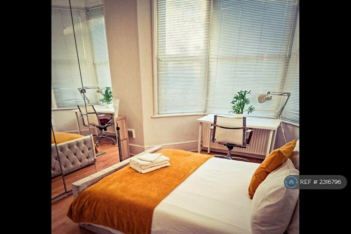 2 Bedroom Flat To Rent In Melrose Ave, Cricklewood, NW2