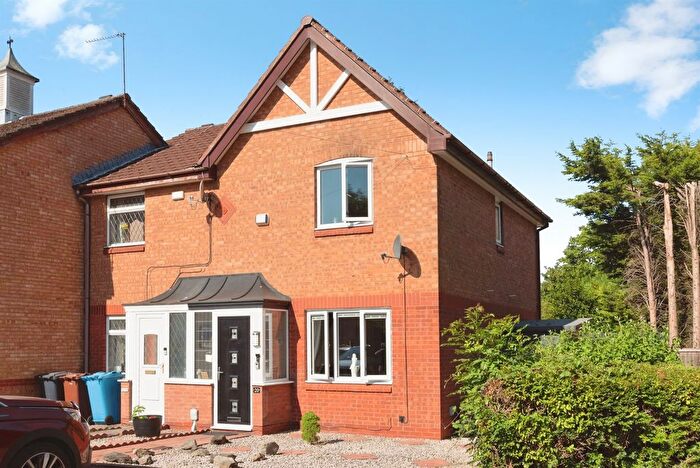 3 Bedroom End Of Terrace House For Sale In Flaxdale Court, Hull, HU5