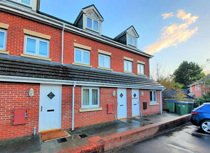 2 Bedroom Mews To Rent In Park Mews, Park Gate, SO31