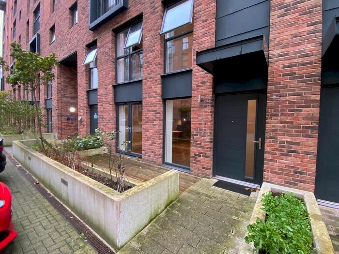 3 Bedroom Flat To Rent In Ordsall Ln, Salford Xs, Manchester, M5