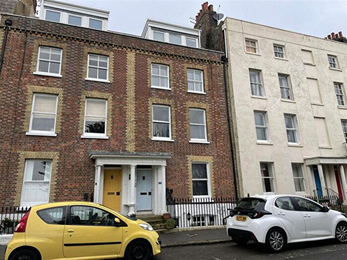 Apartment To Rent In South Terrace, Littlehampton, BN17
