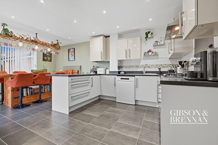 4 Bedroom Detached House For Sale In Scholars Crescent, Basildon, SS15