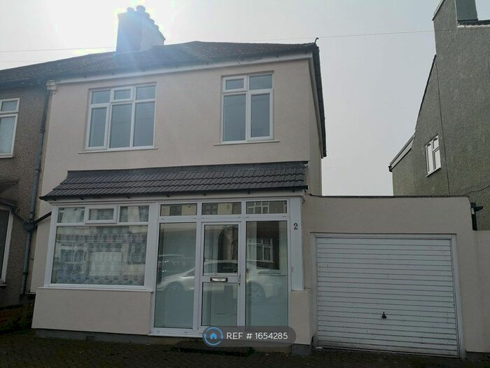 3 Bedroom Semi-Detached House To Rent In Welling, Kent, DA16