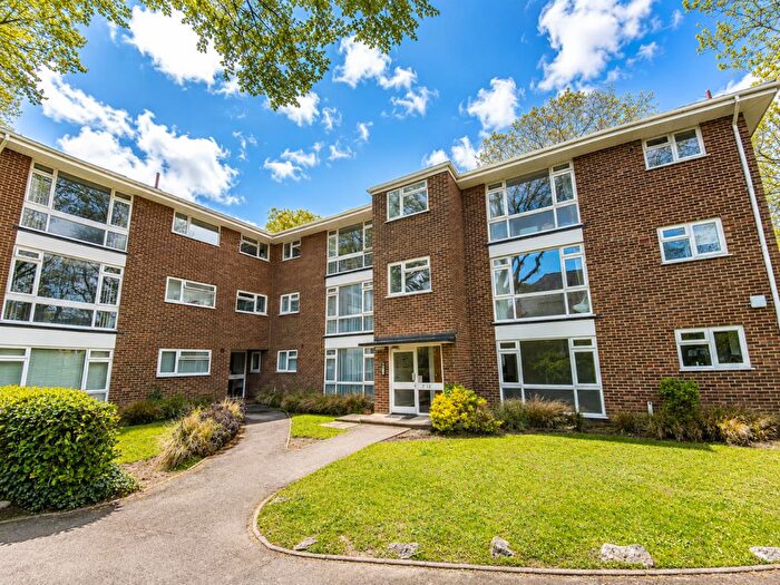 2 Bedroom Flat To Rent In Richmond Park Road, Bournemouth, BH8