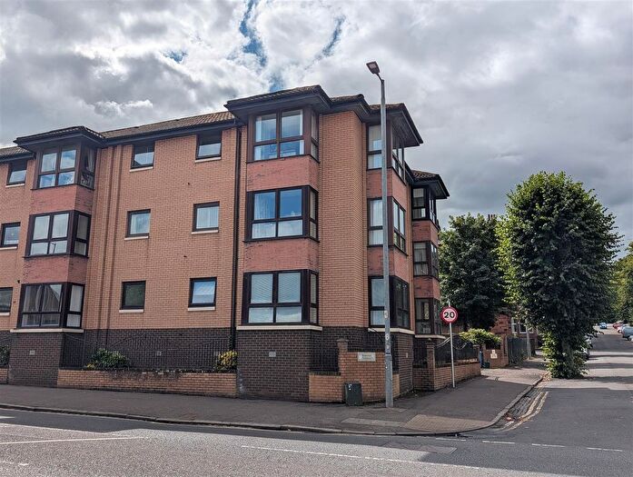 2 Bedroom Flat For Sale In Braemar Gardens, Robertson Street, Greenock, PA16