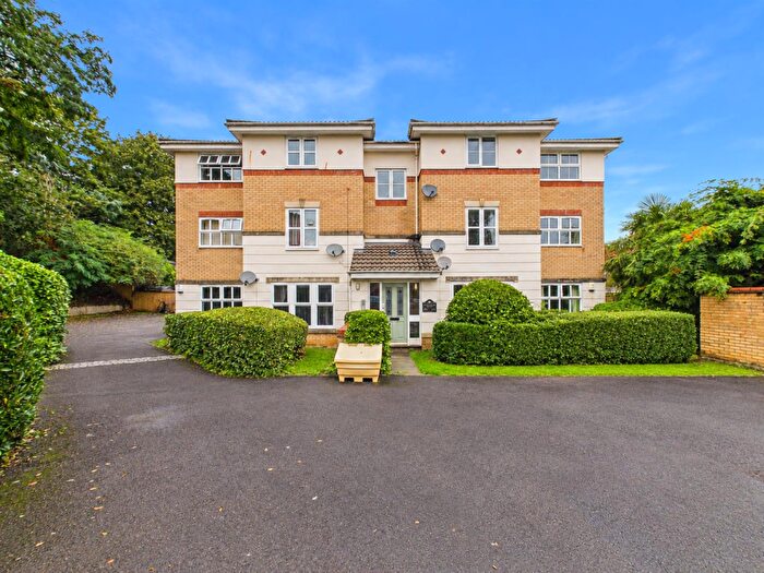 2 Bedroom Flat For Sale In De La Warre Court, St. Annes Park, Bristol, BS4