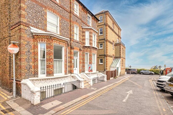 2 Bedroom Flat For Sale In Chandos Square, Broadstairs, Kent, CT10