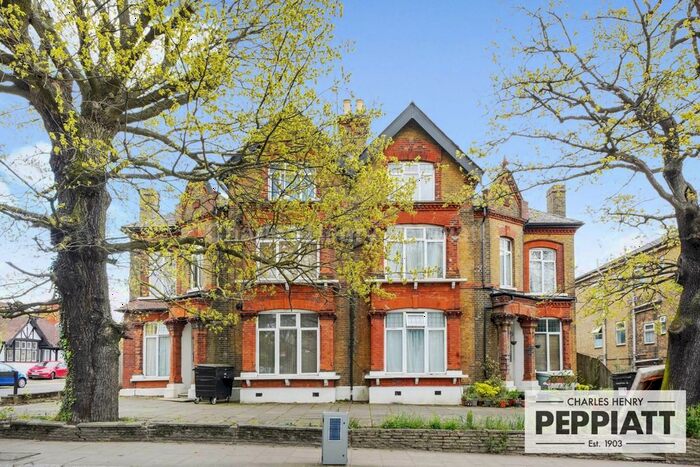 Studio To Rent In Windmill Hill, Enfield Town, EN2