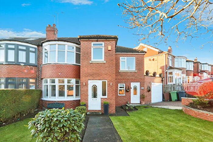 4 Bedroom Semi Detached House For Sale In Kingswood Drive, Leeds, LS8