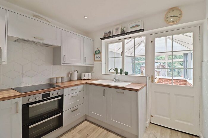 4 Bedroom Detached House For Sale In Cramfit Crescent, Dinnington, Sheffield, S25