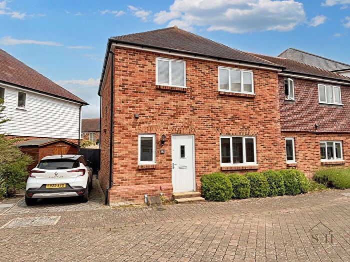 4 Bedroom Semi-detached House For Sale In Havillands Place, Wye, TN25
