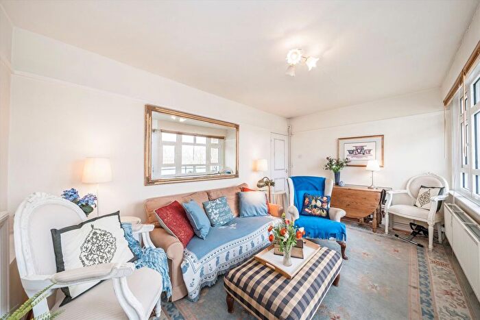 2 Bedroom Flat For Sale In Broomhouse Lane, London, SW6