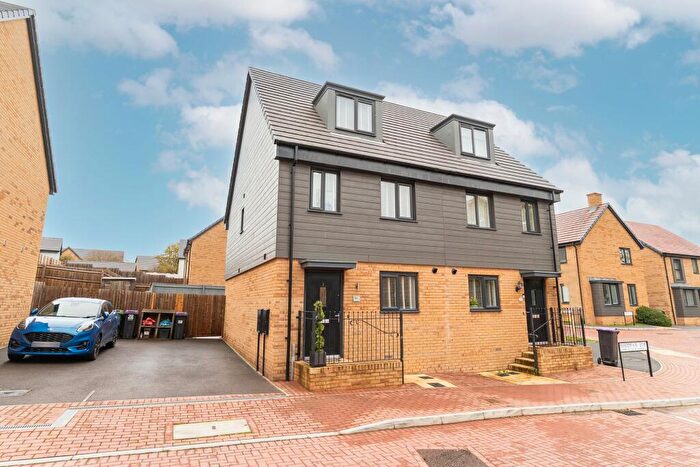 3 Bedroom Semi Detached House For Sale In Rhodfa'r Eos, Pontrhydyrun, NP44