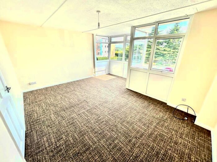 2 Bedroom Flat To Rent In Greendale Shopping Centre, Green Lane, Dronfield, S18