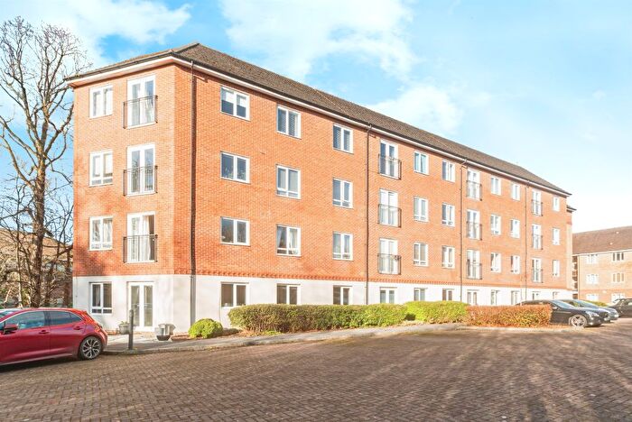 2 Bedroom Flat For Sale In Skippetts Gardens, Basingstoke, RG21