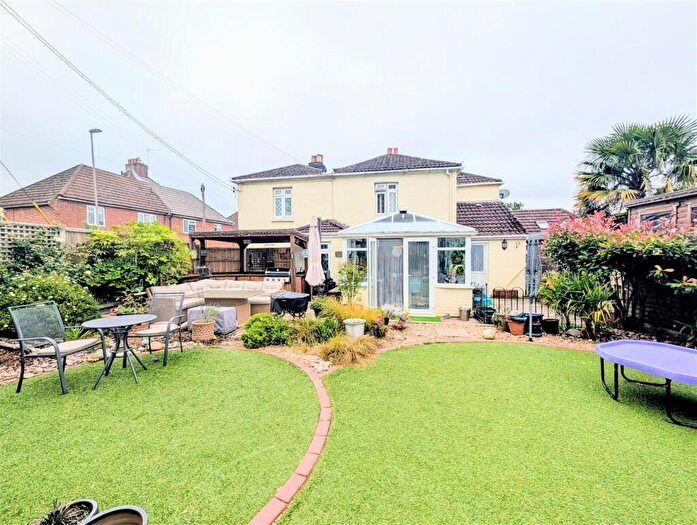 2 Bedroom Semi-Detached House For Sale In Winchester Street, Botley, Southampton, SO30