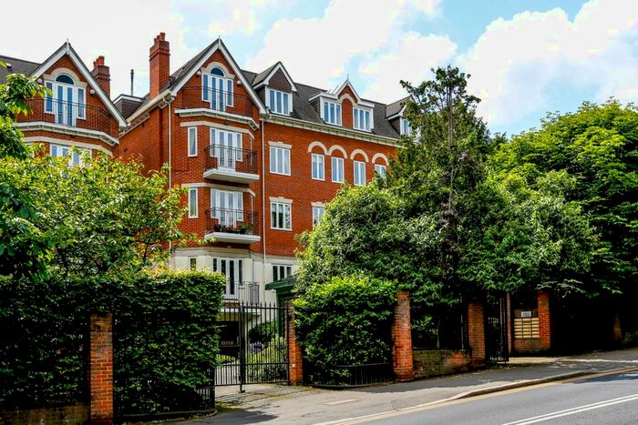 2 Bedroom Flat To Rent In Wimbledon Hill Road, London, SW19