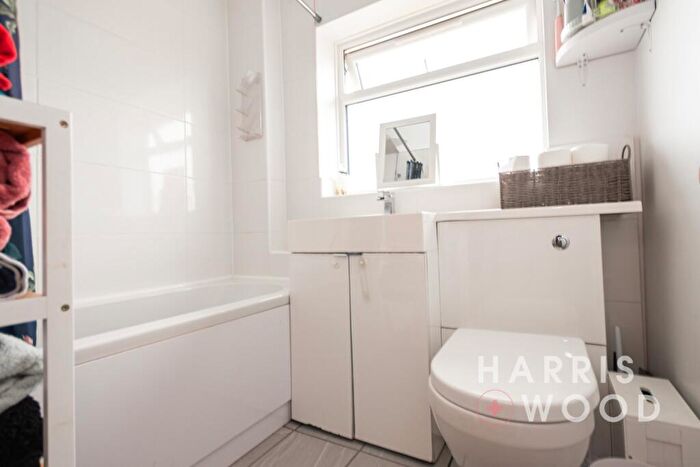 2 Bedroom Apartment For Sale In Walnut Tree Way, Colchester, Essex, CO2
