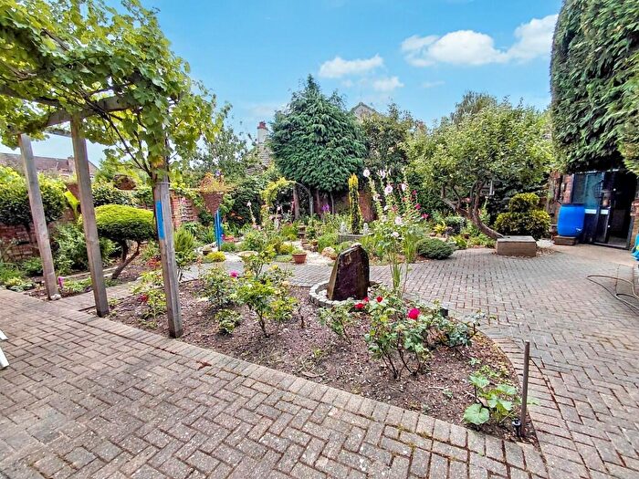 5 Bedroom Semi-Detached House For Sale In Turner Road, Colchester, Essex, CO4