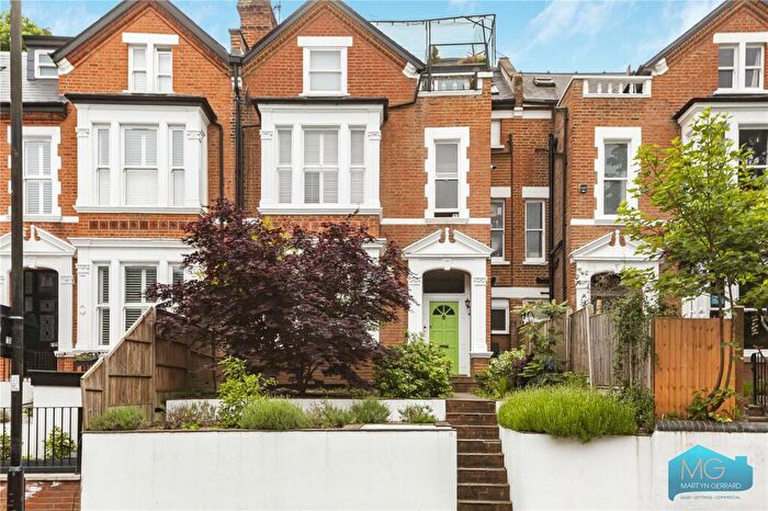 2 Bedroom Apartment For Sale In Crouch Hill, Crouch End, London, N8