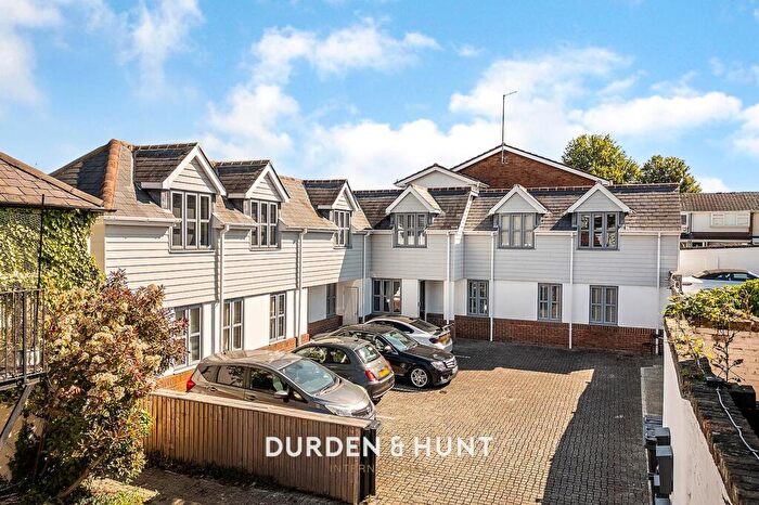 2 Bedroom Apartment For Sale In Market Place, Abridge, RM4