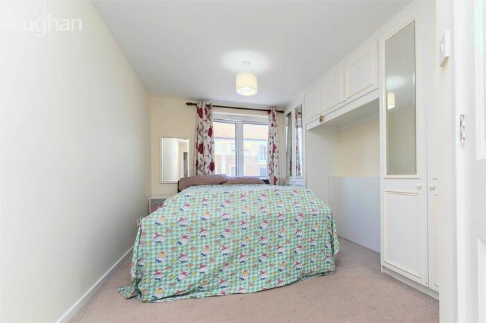 2 Bedroom Flat To Rent In Collingwood Court, The Strand, Brighton, BN2