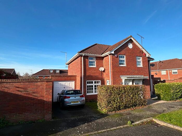 3 Bedroom Semi Detached House To Rent In Wilkins Grove, Welwyn Garden City, AL8