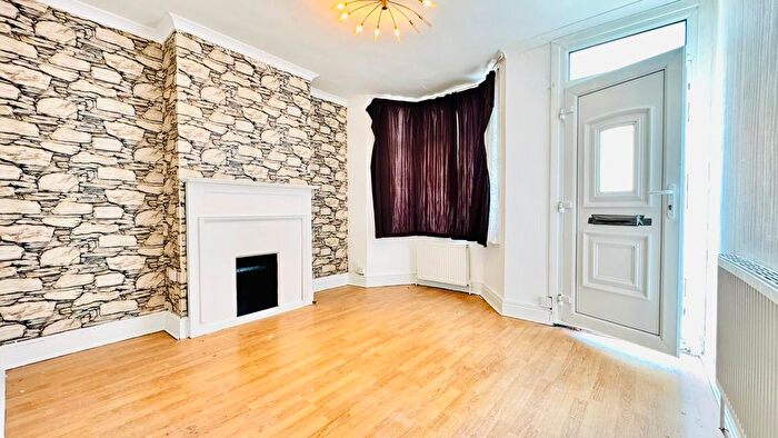 3 Bedroom End Of Terrace House To Rent In Darnly Road, RM17