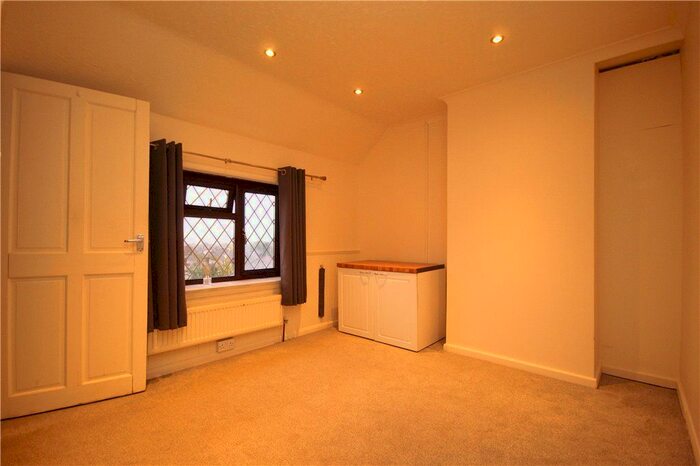 1 Bedroom Property To Rent In Woodside Road, Guildford, Surrey, GU2
